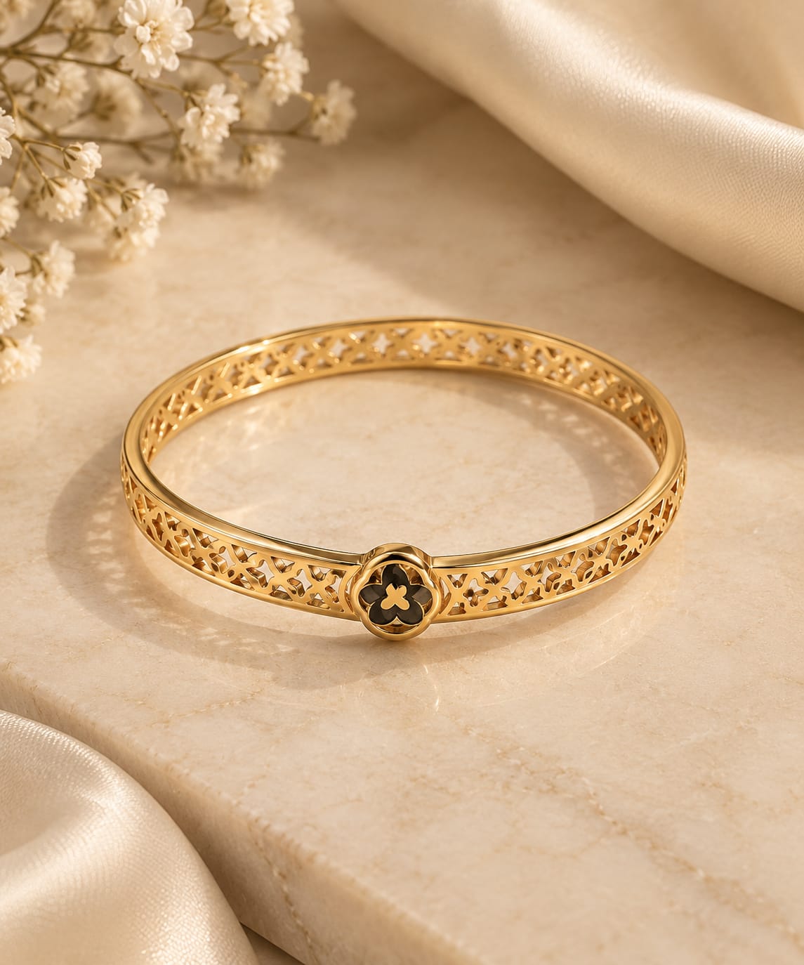 Elegant Gold-Tone Stainless Steel Bangle Bracelet with Black Clover Charm