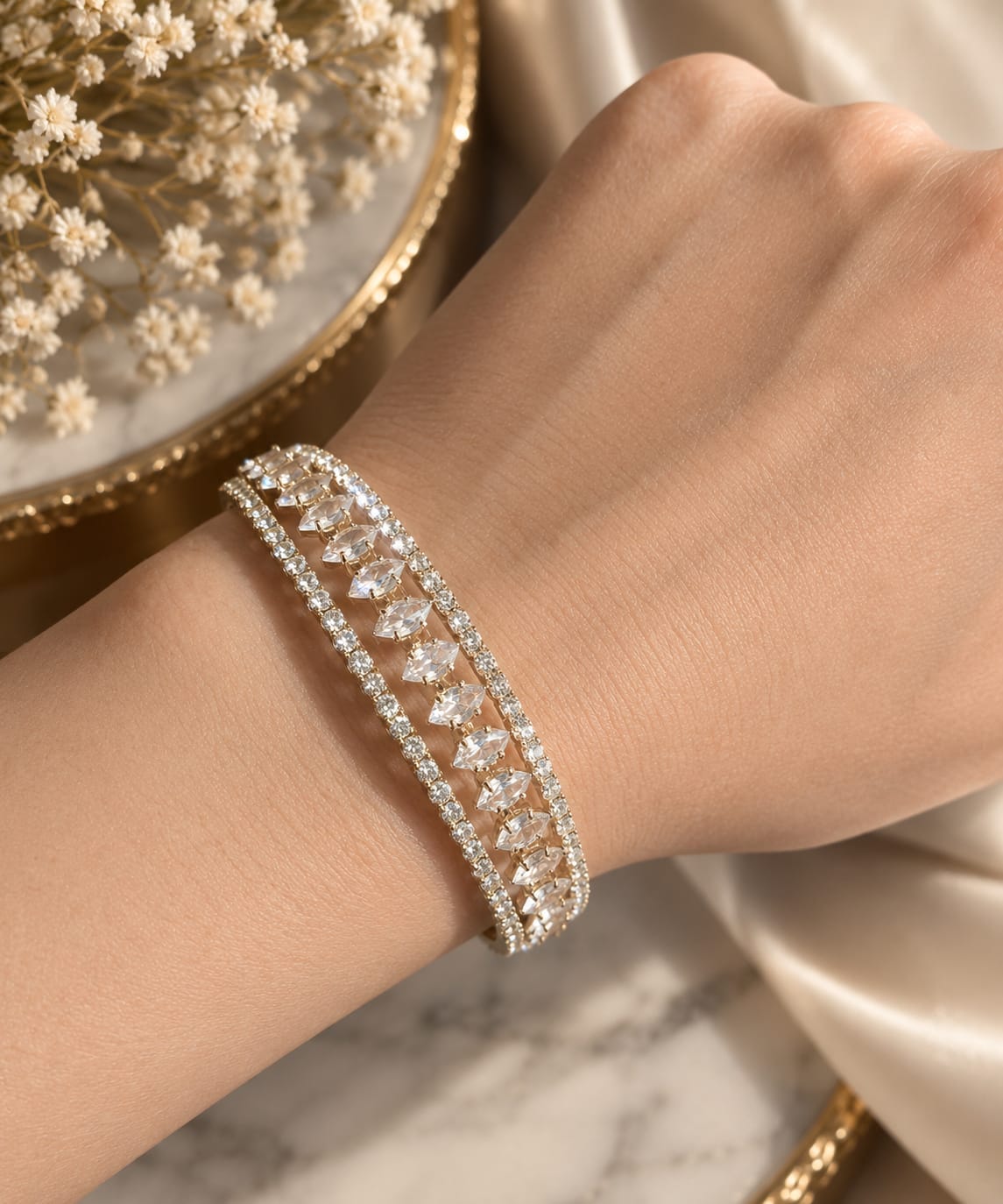 Elegant Crystal Tennis Bracelet – Silver-Tone Sparkle