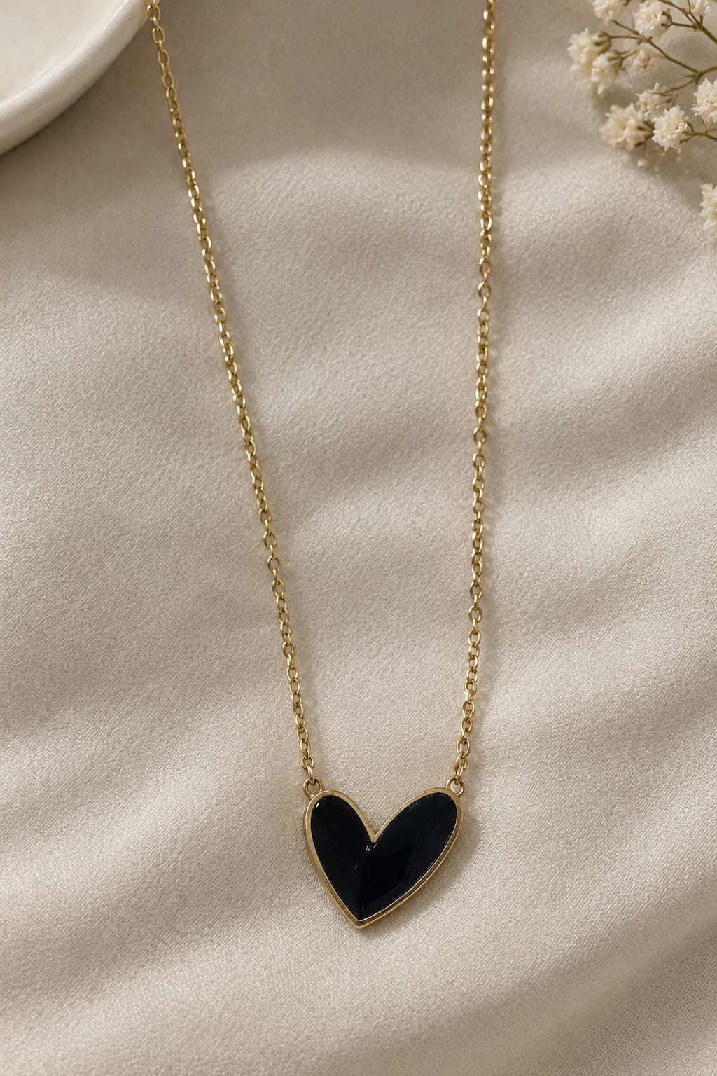 Black Heart Pendant Necklace – Gold Tone